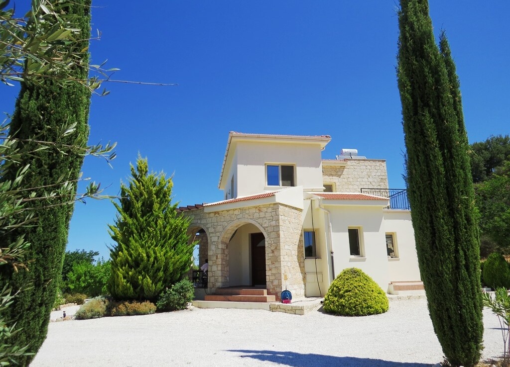 CLASSIC COUNTRY HOUSE FOR SALE IN DRYMOU