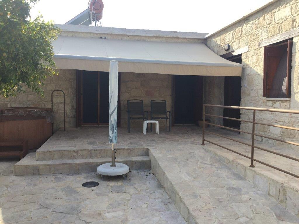 STONE HOUSE BUNGALOW FOR SALE NEO CHORIO PAPHOS