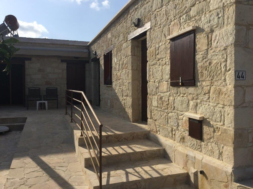 Residential Bungalow - STONE HOUSE BUNGALOW FOR SALE NEO CHORIO PAPHOS